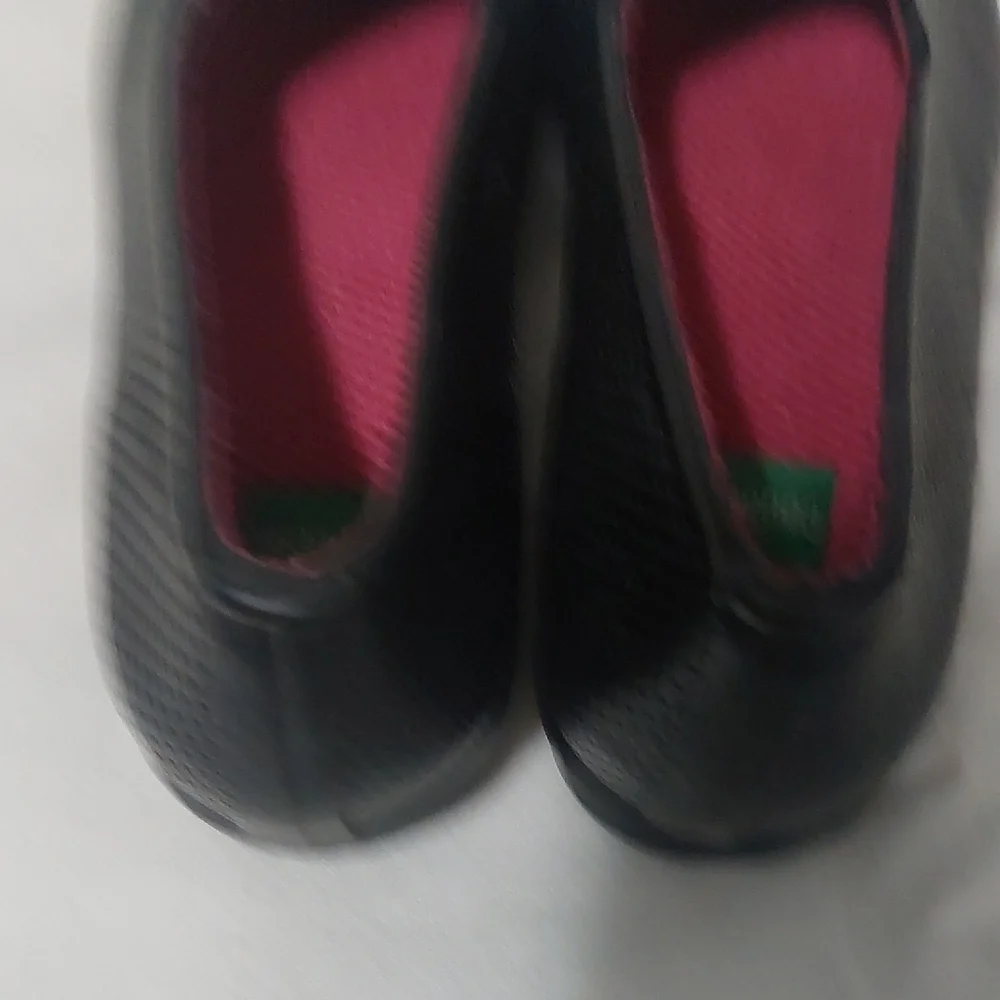 Cougar, Size 10, Black Textured Women's Flats - Picture 7 of 11